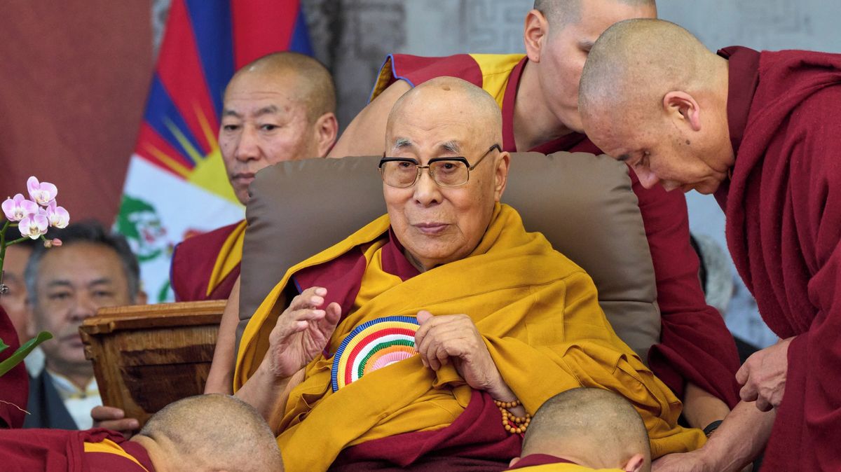 Dalajlama obdržel svou první Grammy. Čína ho hned obvinila ze separatismu